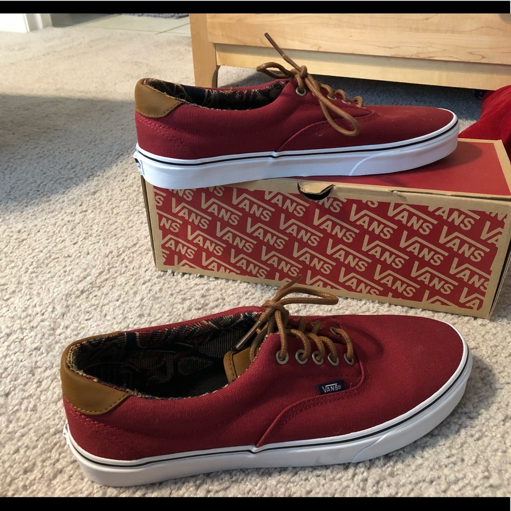 Brand new (C&L) Tibetan Rd/Geo Wve vans size 12